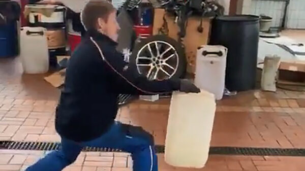 Goedemorgen: monteur zorgt voor het nodige plezier op de werkvloer