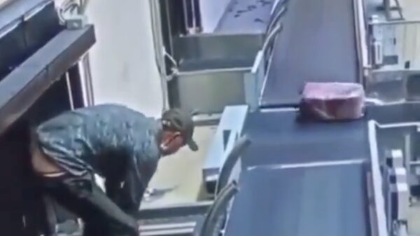 De eerste keer met het vliegtuig op vakantie is best even wennen