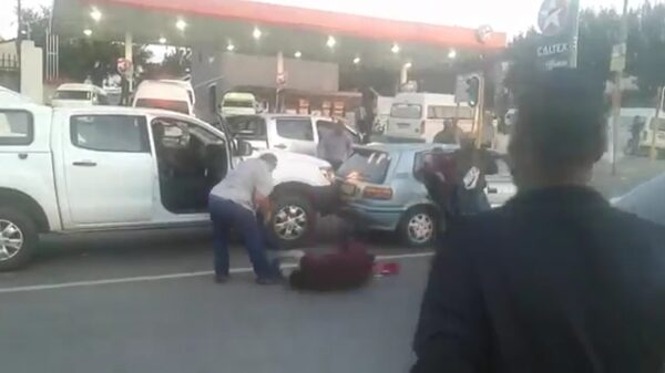 Ook in Zuid-Afrika zijn ze niet vies van een potje matten tijdens een road rage