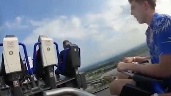 Als de menselijke versie van de 'fainting goat' in een achtbaan gaat