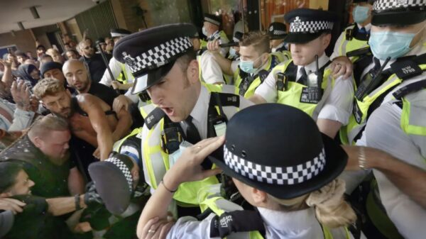 Engelse antivaxxers bestormen (verkeerde) tv-gebouw van de BBC