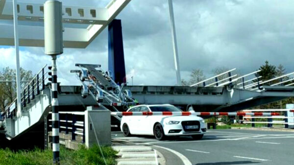 Oude doos: Duitser met iets teveel haast heeft nu écht een aanHANGwagen