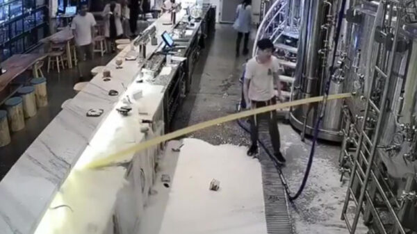 Aziatische kroeg deelt onbedoeld gratis bier uit