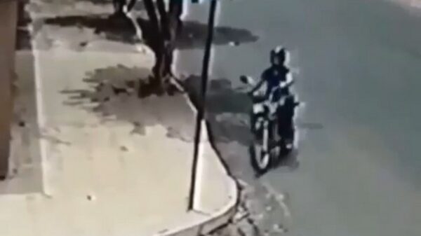 Motorrijder heeft duidelijk nog wat slaap in zijn ogen zitten