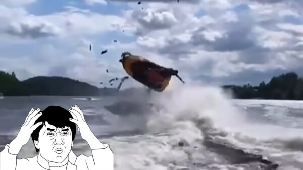 Jetski's klapen VOL op elkaar tijdens een frontale botsing