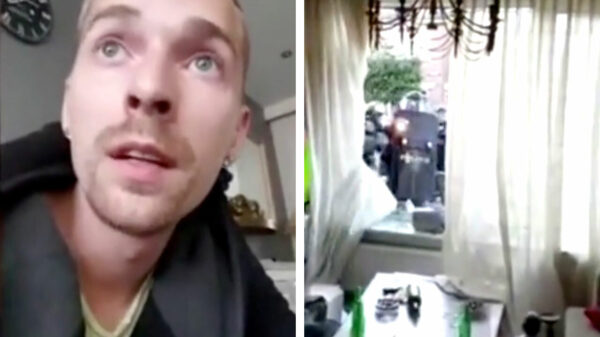 Uit de oude doos: "let op jongens, de ME komt NU mijn huis binnenvallen"