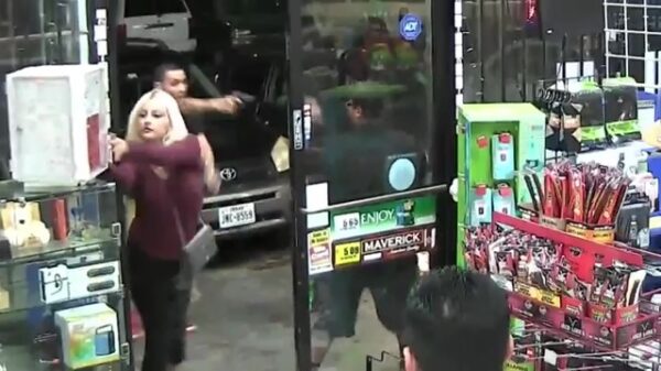 12 dollar aan sieraden is blijkbaar genoeg reden voor een gewapende overval