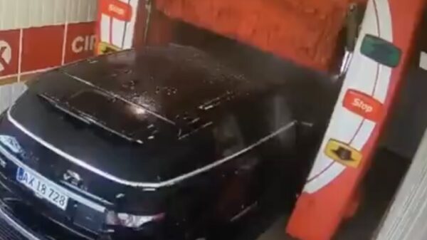 Tip van de dag als je ook de binnenkant van je auto schoon wil hebben