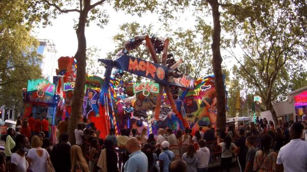 Amai: bezoekers hangen 5 minuten ondersteboven als kermisattractie in Brussel stilvalt