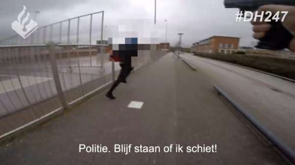 Politie Zoetermeer zet achtervolging in op klootzakje met een nepwapen