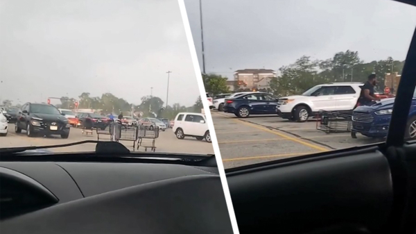 Gewoon rustig vastleggen hoe winkelwagens auto's op een parkeerplaats aanvallen