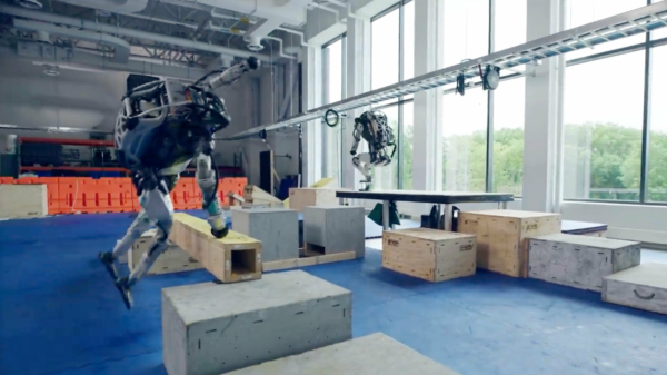 So it begins: Atlas van Boston Dynamics zit tegenwoordig ook op parkour