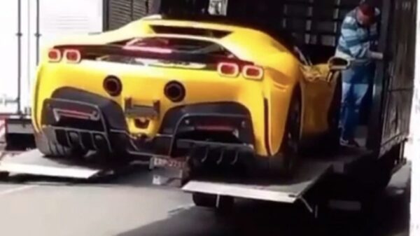 Op je eerste werkdag een Ferrari SF90 Stradale afleveren is nooit grappig