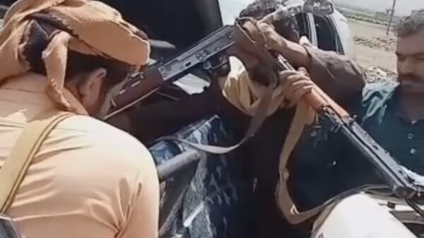 Zo start je een auto als je geen startkabels in de buurt hebt