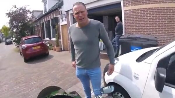 Motormuis komt effe verhaal halen bij verkeershufter