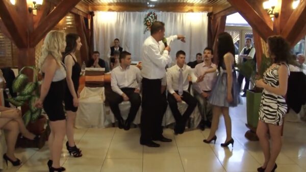 Met dit Bulgaarse spelletje krijg je je trouwfeestje wel op gang