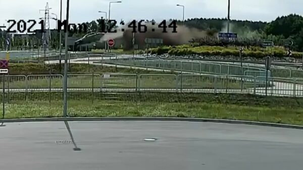 Poolse scheurneus neemt 'bij de rotonde rechtdoor' iets té letterlijk