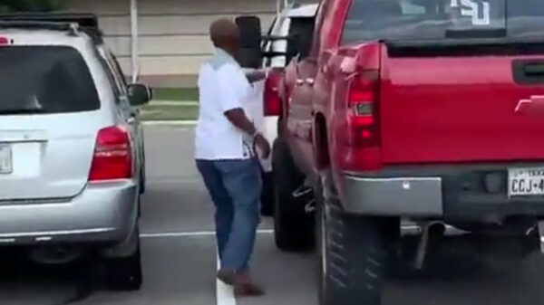 Instappen in een joekel van een 4x4 blijkt nog zo makkelijk niet