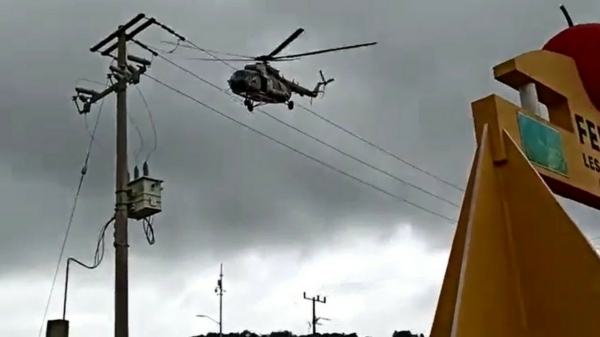 Landing van deze helikopter gaat niet bepaald van een leien dakje