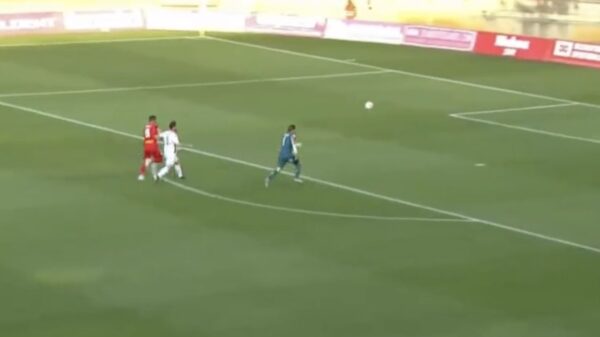 Pijnlijke blunder van keeper Cultural Leonesa op het 3e niveau in Spanje