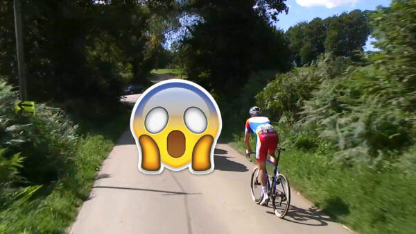 Wielrenner Niki Terpstra keihard geblokkeerd door toeschouwers in de Bretagne Classic