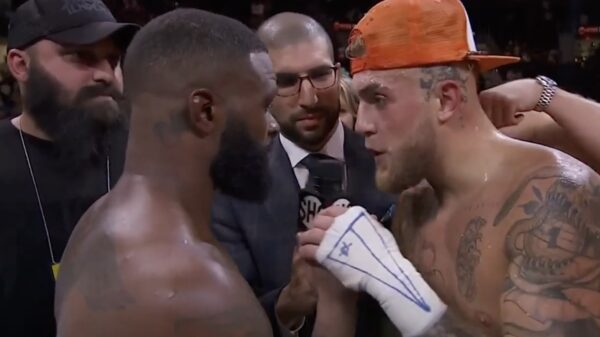 Bloedirritante YouTuber Jake Paul wint bokswedstrijd van voormalig MMA'er Tyron Woodley