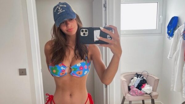 Spiegeltje spiegeltje aan de wand deze vrouwen zijn behoorlijk amusant (54)