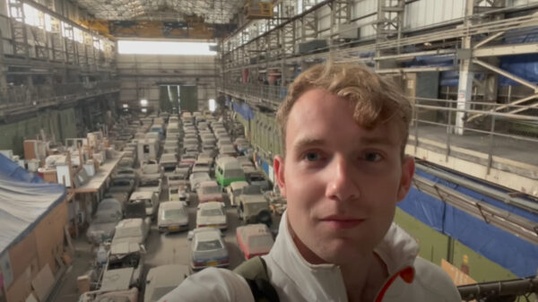 Even een kijkje nemen bij een bizarre barnfind van maar liefst 175 auto's in Londen