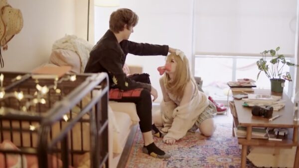 Vriendin moet bij alles wat ze doet toestemming vragen aan haar 'vent'