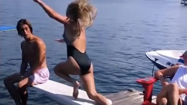 Kneuzin wil duiken, maar wordt gevloerd door haar eigen motoriek