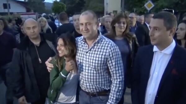 Je bent blijkbaar heel belangrijk, mag ik misschien met je op de foto?