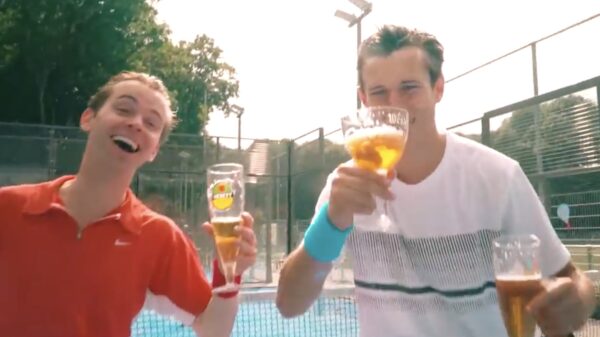 De muzikale monsterhit van de week: Ik Ga Padellen (Met Een Kratje Stella)