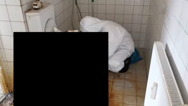 HOLY SHIT! Is dit de meest ranzige badkamer aller tijden?