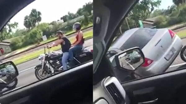 Automobilist rijdt letterlijk vol over motorrijder tijdens een road rage