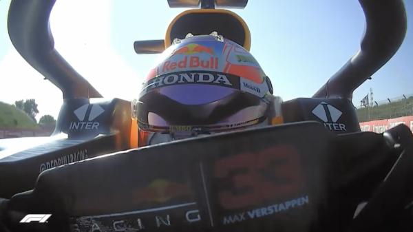 Hotsjeeeéé. Max Verstappen wint ook de Grand Prix van Nederland!