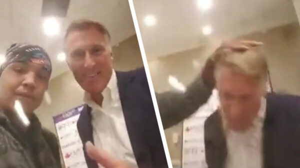 Rechtse politicus uit Canada krijgt ei op zijn hoofd tijdens een selfie