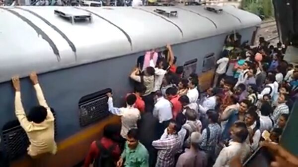 Voor een comfortabel ritje in het openbaar vervoer moet je NIET in India zijn