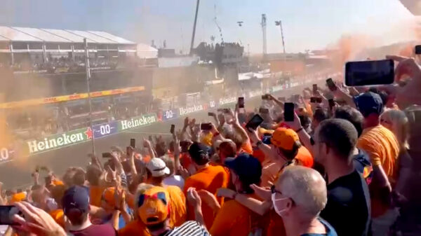 Gewoon nog even keihard genieten van Max-mania in Zandvoort gisteren