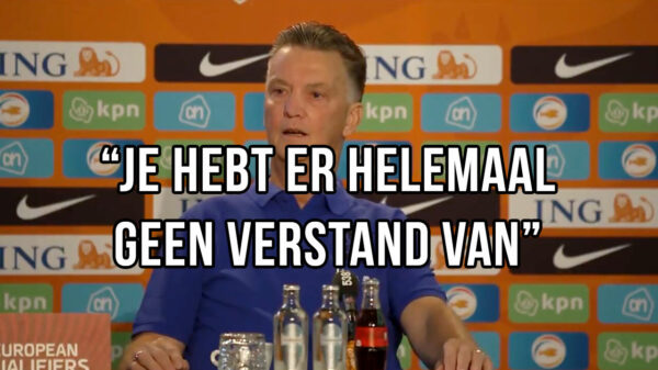 Louis van Gaal pakt Valentijn Driessen aan tijdens persconferentie Nederlands Elftal