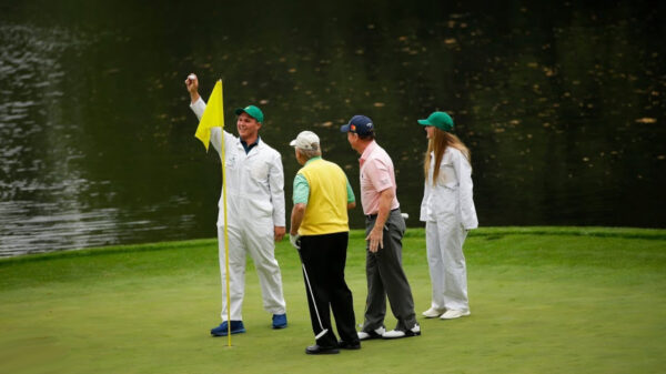 Uit de oude doos: als je caddy even laat zien hoe je een hole-in-one slaat