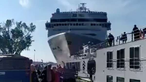 Cruiseschip in Venetië heeft motorproblemen en klapt vol op toeristenboot