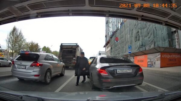 Tip van de dag voor alle ongeduldige heethoofden in het verkeer