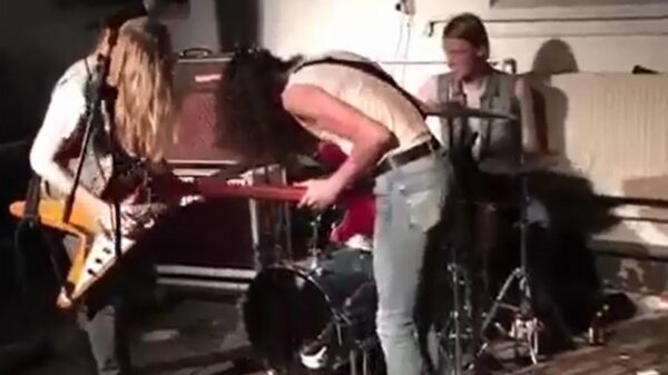 Band maakt zulke $%ˆherrie dat ze het ook zelf niet meer kunnen verdragen