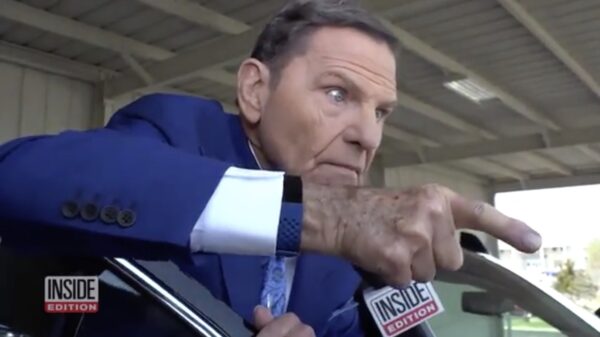 Gestoord: dominee Kenneth Copeland koopt privejet van 54 miljoen 'omdat mensen demonen zijn'