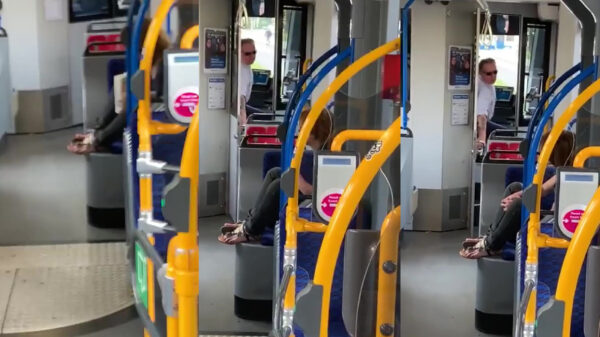 Trambestuurder legt schreeuwjochies het zwijgen op als een baas