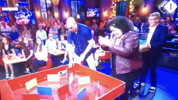 Professioneel hamstersjoeler Caroline van der Plas in het tv-programma Spaanders