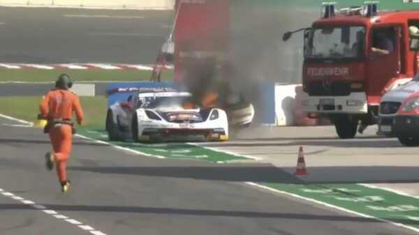 Pfew, gelukkig is de brandweer in de buurt om je corvette METEEN te blussen