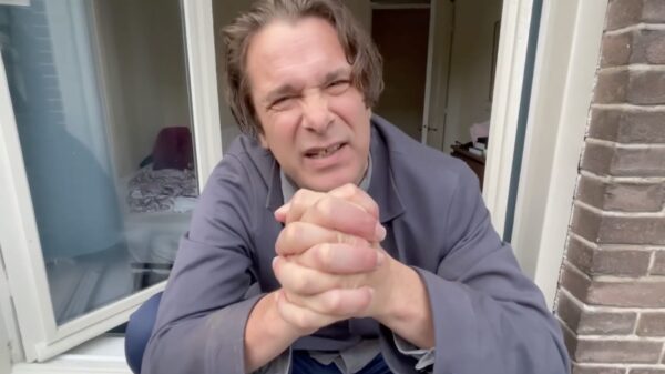 Hans Teeuwen over het loslaten van 1,5 meter en het 'vaccinatiepaspoort'