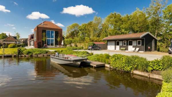 Uniek gelegen villa op prachtig natuurgebied voor 2,5 miljoen euro