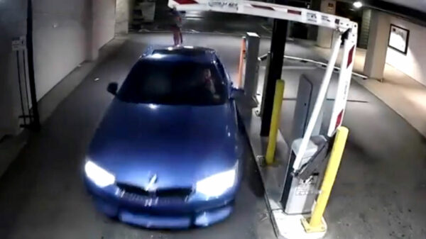 Nope, ook met je step kun je niet sneaky een slagboom ontwijken